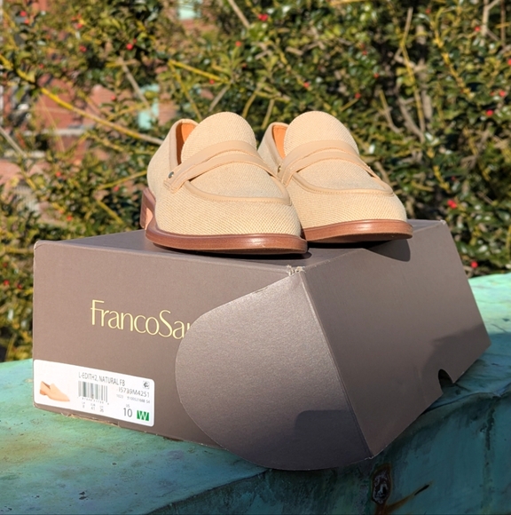 NIB Franco Sarto Penny Loafers Cream - Picture 2 of 3